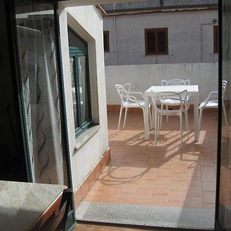 Nino'S Apartments Giardini Naxos Ngoại thất bức ảnh
