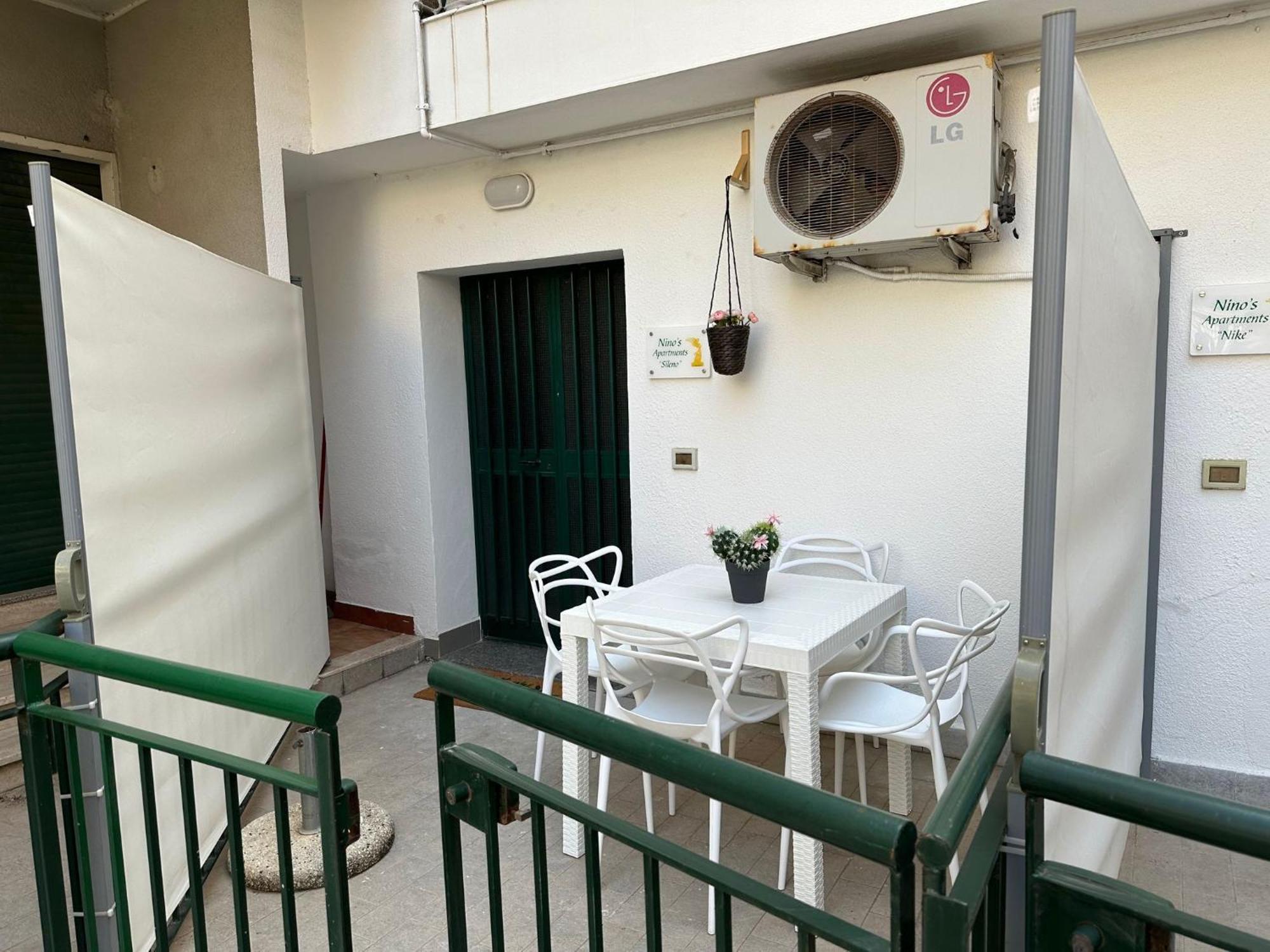 Nino'S Apartments Giardini Naxos Ngoại thất bức ảnh