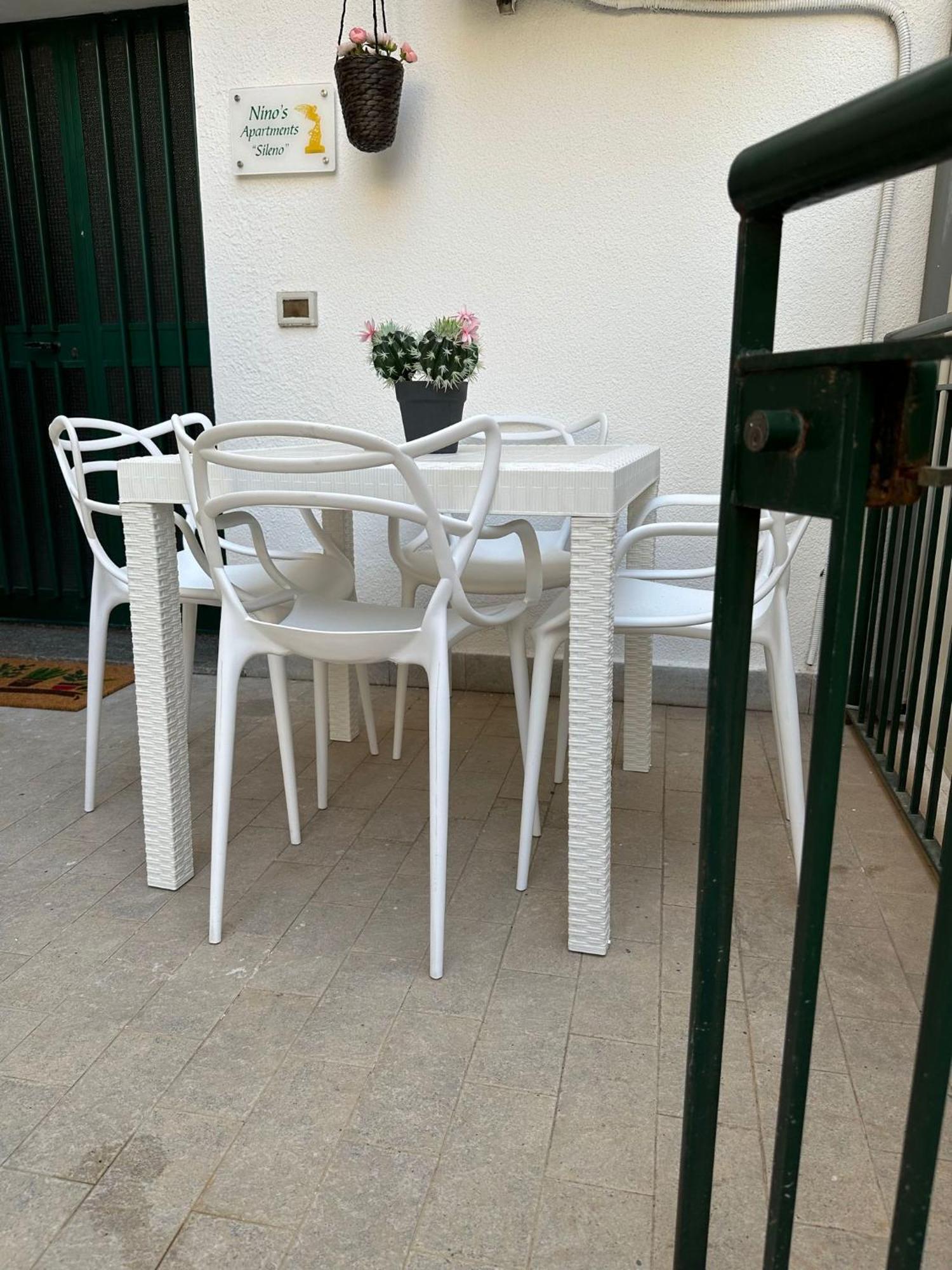 Nino'S Apartments Giardini Naxos Ngoại thất bức ảnh