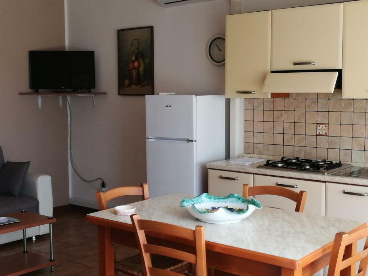 Nino'S Apartments Giardini Naxos Ngoại thất bức ảnh