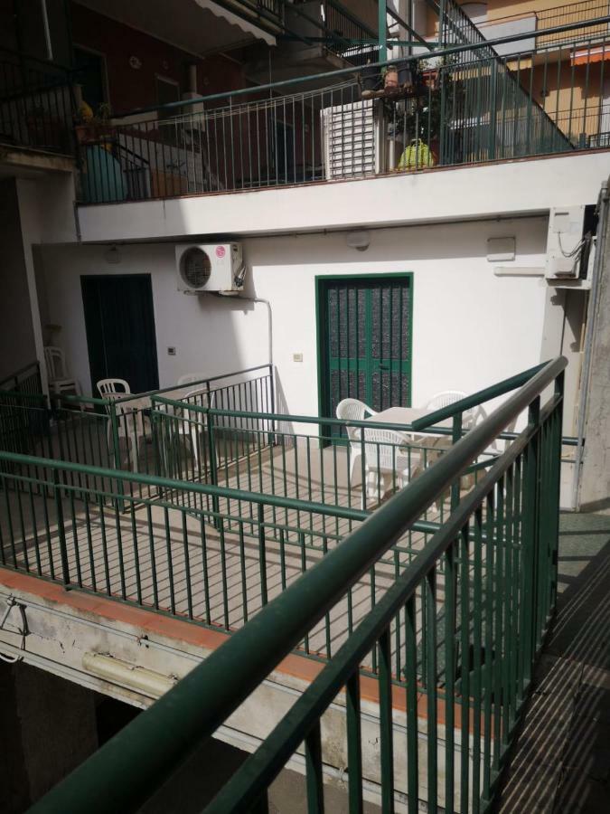 Nino'S Apartments Giardini Naxos Ngoại thất bức ảnh