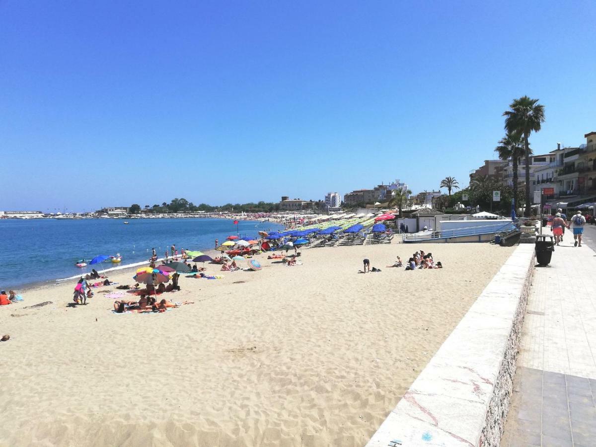 Nino'S Apartments Giardini Naxos Ngoại thất bức ảnh