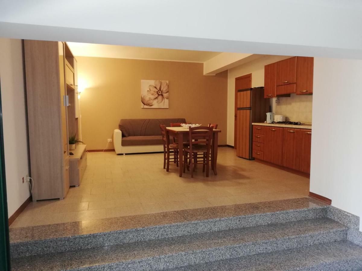 Nino'S Apartments Giardini Naxos Ngoại thất bức ảnh